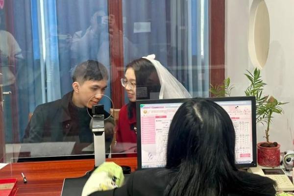 2021年4月领结婚证的日子