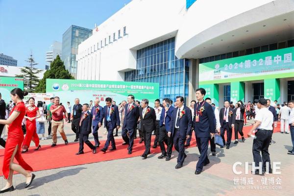 2025年4月27日 2025年4月27日