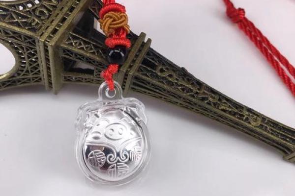 2025属猪戴什么首饰好_2025年属猪人最佳首饰推荐提升运势必备