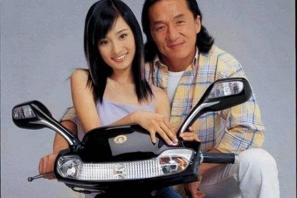 成龙八字命理_成龙八字命理看妻子