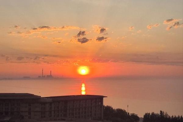 “霞光万道”代表什么生肖，霞光万道代表什么动物答案解释释义落实