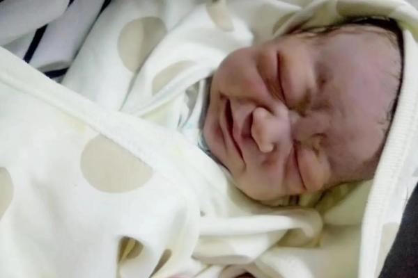 梦见打自己的女儿是什么意思 梦见打自己的女儿是什么意思